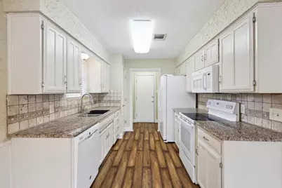 2813 Cripple Creek Trail, Grapevine, TX 76051 - Photo 8