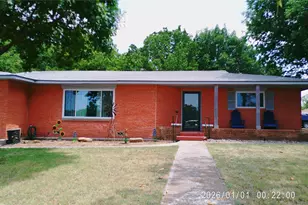 305 Rock St, Bowie, TX 76230 - Photo 36