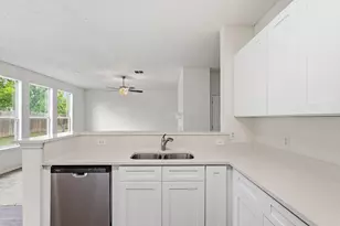 725 Parkford Ln, Arlington, TX 76001 - Photo 14