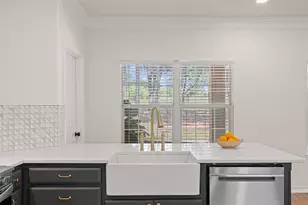 5860 Newt Patterson Rd, Mansfield, TX 76063 - Photo 8
