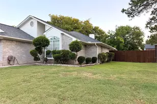 2530 Stresa Ln, Grand Prairie, TX 75052 - Photo 2