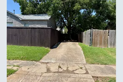 131 E Hull Street, Denison, TX 75021 - Photo 10