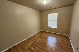 939 Baker St, Fort Worth, TX 76104 - Photo 12