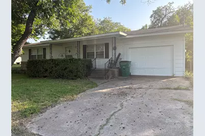 307 S Avenue P, Clifton, TX 76634 - Photo 1