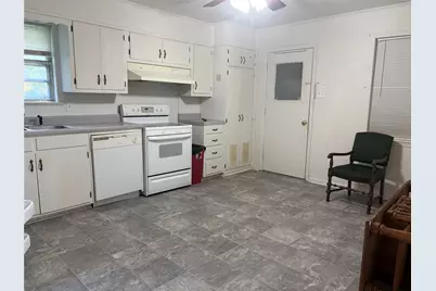 307 S Avenue P, Clifton, TX 76634 - Photo 4