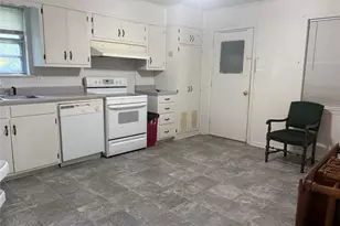 307 S Avenue P, Clifton, TX 76634 - Photo 4