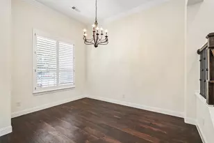 932 Champions Ct, Roanoke, TX 76262 - Photo 6