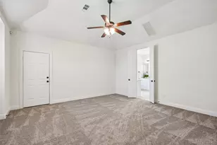 932 Champions Ct, Roanoke, TX 76262 - Photo 16