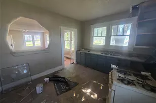 1100 E Walker St, Breckenridge, TX 76424 - Photo 12