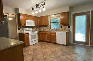 2332 Abbington Ln, Grand Prairie, TX 75052 - Photo 10