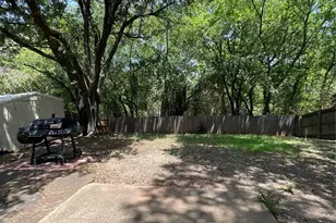2332 Abbington Ln, Grand Prairie, TX 75052 - Photo 22