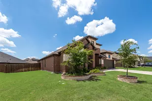 136 Aucuba Ln, Waxahachie, TX 75165 - Photo 2