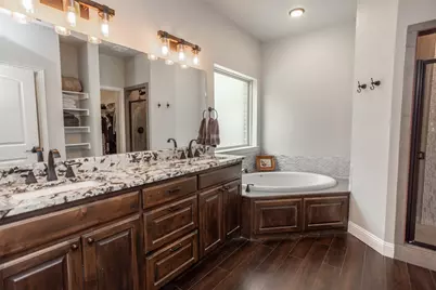 110 E Iriquois Drive, Lake Kiowa, TX 76240 - Photo 28