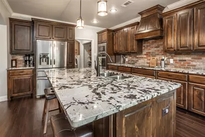 110 E Iriquois Drive, Lake Kiowa, TX 76240 - Photo 18