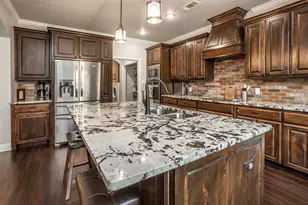 110 E Iriquois Dr, Lake Kiowa, TX 76240 - Photo 18
