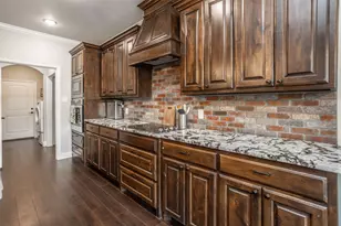 110 E Iriquois Dr, Lake Kiowa, TX 76240 - Photo 12