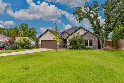 110 E Iriquois Drive, Lake Kiowa, TX 76240 - Photo 1