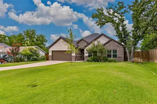 110 E Iriquois Dr, Lake Kiowa, TX 76240 - Photo 1