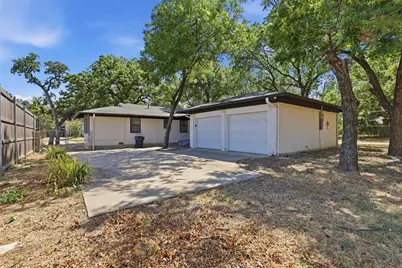 2321 Honeysuckle Avenue, Fort Worth, TX 76111 - Photo 12