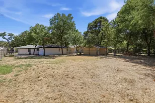 2321 Honeysuckle Ave, Fort Worth, TX 76111 - Photo 14