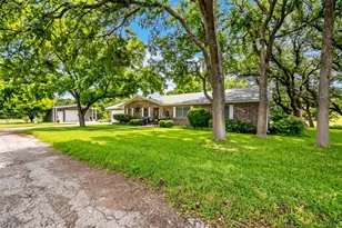 207 S Brook St, San Saba, TX 76877 - Photo 2