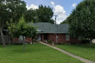 301 South Circle, Grandview, TX 76050 - Photo 1