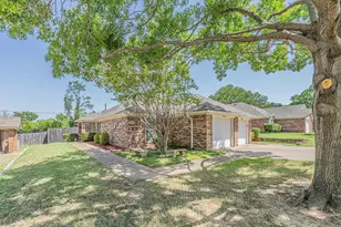 9265 Meandering Dr, North Richland Hills, TX 76182 - Photo 2