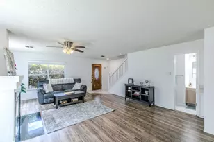 3148 Pine Valley Dr, Grand Prairie, TX 75052 - Photo 2