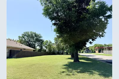 1301 E 6th Avenue, Corsicana, TX 75110 - Photo 8