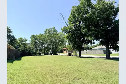 1301 E 6th Avenue, Corsicana, TX 75110 - Photo 2