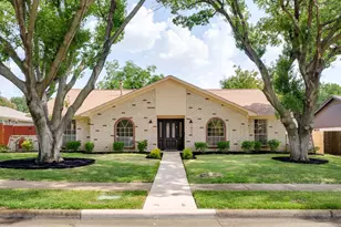 1422 Lincoln Dr, Carrollton, TX 75006 - Photo 1