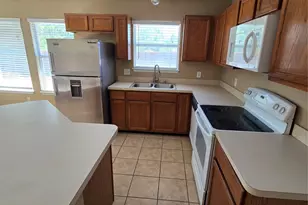 4512 Saddlebrook Dr, Carrollton, TX 75010 - Photo 4