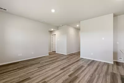 564 Marsh Street, Cleburne, TX 76033 - Photo 4