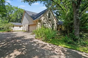 126 Willow Creek Cir, Mansfield, TX 76063 - Photo 2