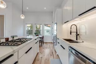 929 Bayonne St, Dallas, TX 75212 - Photo 8