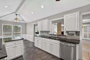 8833 Kenton Dr, Dallas, TX 75231 - Photo 6