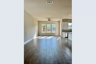548 Hutchinson Lane, Lewisville, TX 75077 - Photo 2