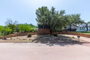 617 Green Valley Dr, Abilene, TX 79601 - Photo 2