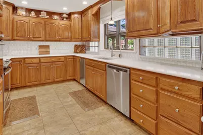 825 Elm Street, Graham, TX 76450 - Photo 10