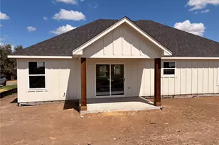 1305 Walters Dr, Granbury, TX 76048 - Photo 2