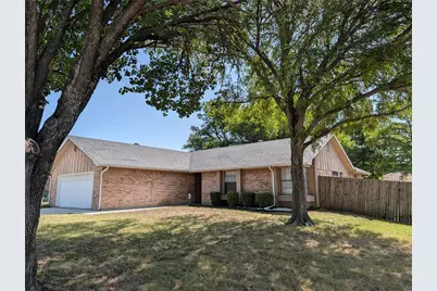 6211 Patriotic Court, Arlington, TX 76002 - Photo 2