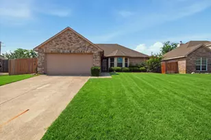 729 Countryside Dr, Aubrey, TX 76227 - Photo 2