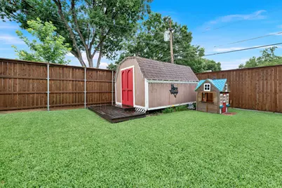 8835 Larchwood Drive, Dallas, TX 75238 - Photo 32