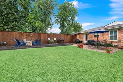 8835 Larchwood Drive, Dallas, TX 75238 - Photo 30