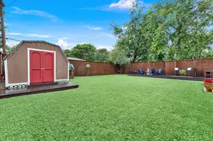 8835 Larchwood Dr, Dallas, TX 75238 - Photo 34