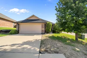 1261 Newcastle Dr, Weatherford, TX 76086 - Photo 2