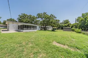 749 W Redbud Dr, Hurst, TX 76053 - Photo 6