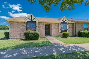 33 E Townhouse Ln, Grand Prairie, TX 75052 - Photo 2