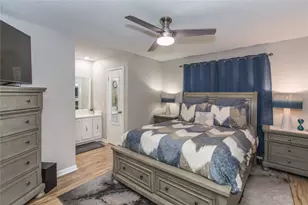 33 E Townhouse Ln, Grand Prairie, TX 75052 - Photo 10