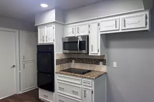 2409 Oakwood Dr, Carrollton, TX 75006 - Photo 6